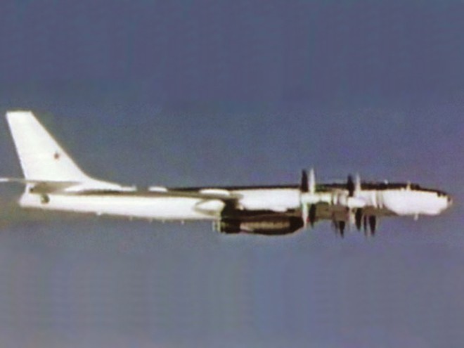 Sứ mệnh tự sát của Anh hùng Liên Xô: Thả bom H mạnh nhất lịch sử, máy bay bị hất xa 45km! - Ảnh 3.