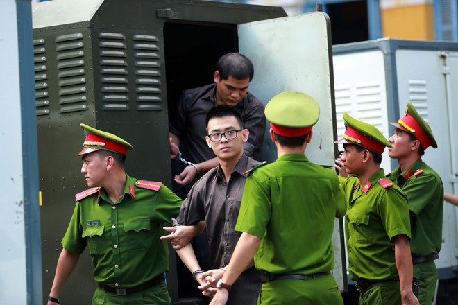 Xét xử 12 đối tượng thuộc tổ chức khủng bố của Đào Minh Quân, Lisa Phạm - Ảnh 2.
