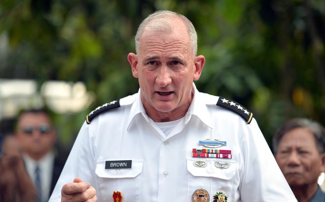 Tướng Mỹ thăm đền Hai B&agrave; Trưng, cam kết hợp t&aacute;c c&ugrave;ng Việt Nam bảo đảm quyền tự do h&agrave;ng hải