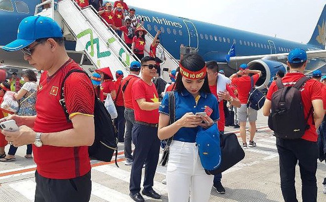 Máy của Vietnam Airlines tăng cường nhiều chuyến bay đưa cổ động viên trong nước sang tiếp lửa tại Jakarta-Indonesia. Ảnh: P.ĐIỀN