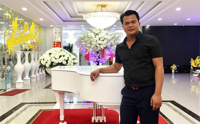 Người trong cuộc tiết lộ điều không ngờ về thương vụ mua siêu sim 23 tỷ đồng Người trong cuộc tiết lộ điều không ngờ về thương vụ mua siêu sim 23 tỷ đồng