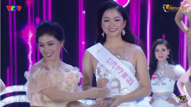 Trần Tiểu Vy đánh bại 43 thí sinh, đăng quang Hoa hậu Việt Nam 2018 - Ảnh 10.