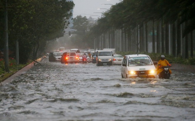 Cảnh tượng như ngày tận thế của siêu bão Mangkhut khi càn quét qua Philippines - Ảnh 4.