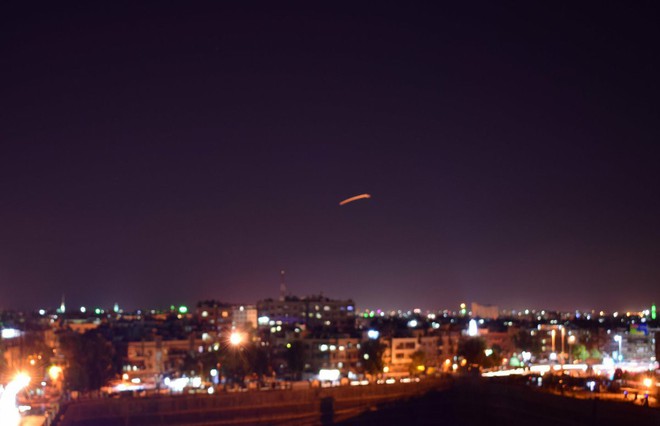 NÓNG: Bị tấn công tên lửa, trời Damascus rực lửa - 1 tổ hợp S-200 Syria mất sức chiến đấu - Ảnh 5.