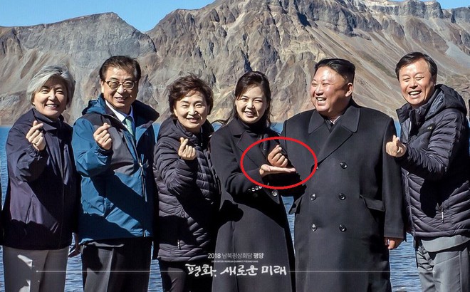 Những chuyện bên lề thú vị ở thượng đỉnh liên Triều: Ông Kim loay hoay học 