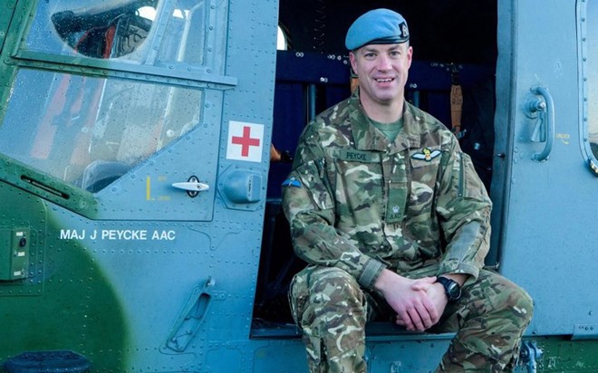 Chùm ảnh chuyến bay “giã từ binh nghiệp” của trực thăng Lynx ở Anh - Ảnh 5.