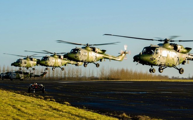 Chùm ảnh chuyến bay “giã từ binh nghiệp” của trực thăng Lynx ở Anh - Ảnh 6.