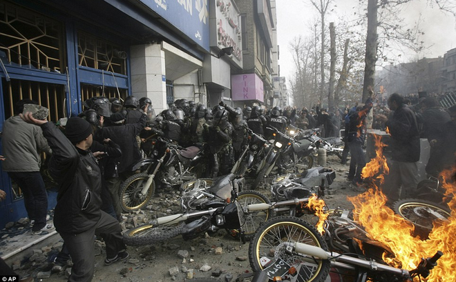 Thủ tướng Israel "thổi lửa" vào Iran: Ngày chính quyền Tehran sụp đổ, hai nước lại là bạn Thủ tướng Israel "thổi lửa" vào Iran: Ngày chính quyền Tehran sụp đổ, hai nước lại là bạn