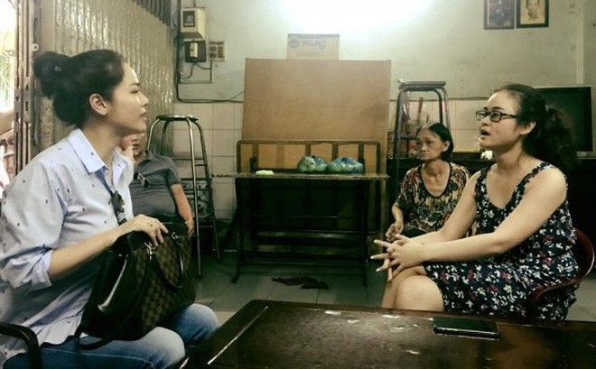 Nhật Kim Anh bức xúc tìm đến nhà anti-fan khi bị tố "đập đá, chơi thuốc lắc, ngủ với tất cả đàn ông showbiz" Nhật Kim Anh bức xúc tìm đến nhà anti-fan khi bị tố "đập đá, chơi thuốc lắc, ngủ với tất cả đàn ông showbiz"