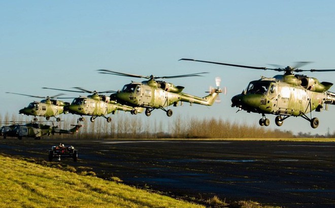 Chùm ảnh chuyến bay “giã từ binh nghiệp” của trực thăng Lynx ở Anh