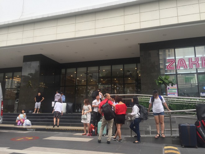 Cháu bé nước ngoài bê bết máu nằm bất động ở hành lang chung cư River Gate - Ảnh 2. Cháu bé nước ngoài bê bết máu nằm bất động ở hành lang chung cư River Gate - Ảnh 2.