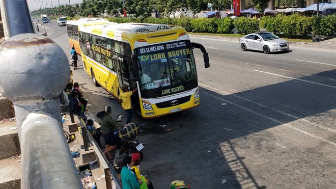 Những ngày giáp Tết nhiều xe khách biến tướng bị xử phạt - Ảnh 1.