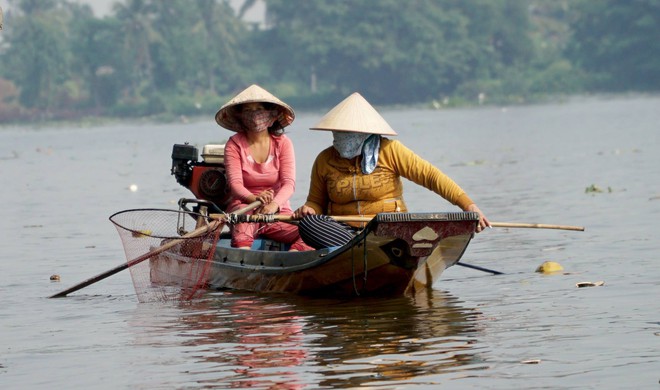 Người Sài Gòn mua cua mang đến chùa phóng sinh ngày ông Công ông Táo  - Ảnh 7.