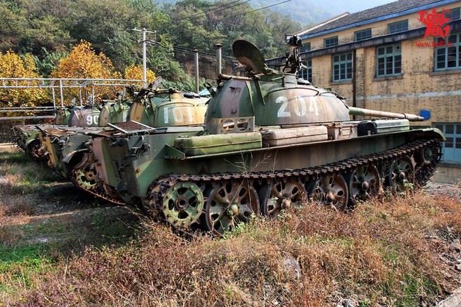 Bộ đội Việt Nam chiếm xe tăng Trung Quốc sản xuất để đánh Khơ me Đỏ: Type 62 đối đầu T-54 chịu sao được nhiệt! - Ảnh 1.