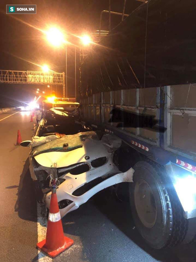 Ô tô BMW dính chặt vào đuôi xe tải trên cao tốc Long Thành, tài xế lái xe sang tử vong tại chỗ - Ảnh 1.