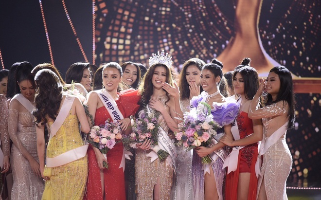 Tân Hoa hậu Hoàn vũ Việt Nam gây tranh cãi sau khi đăng quang - Ảnh 1.