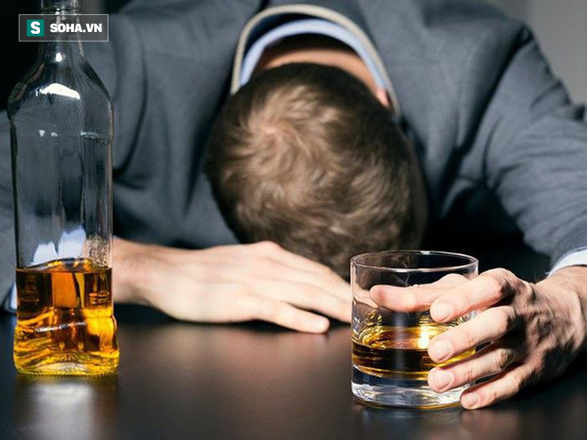 2 sai lầm khi giải rượu và 2 cách giảm nhẹ tác hại: Người uống rượu nên biết điều này sớm - Ảnh 2.