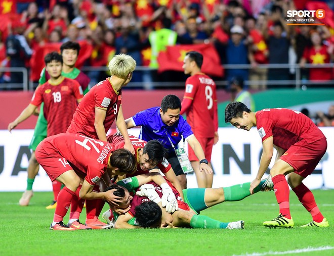 Tết cận kề, tuyển thủ Việt Nam chưa nhận được tiền thưởng sau AFF Cup 2018 và Asian Cup 2019 - Ảnh 1. Tết cận kề, tuyển thủ Việt Nam chưa nhận được tiền thưởng sau AFF Cup 2018 và Asian Cup 2019 - Ảnh 1.