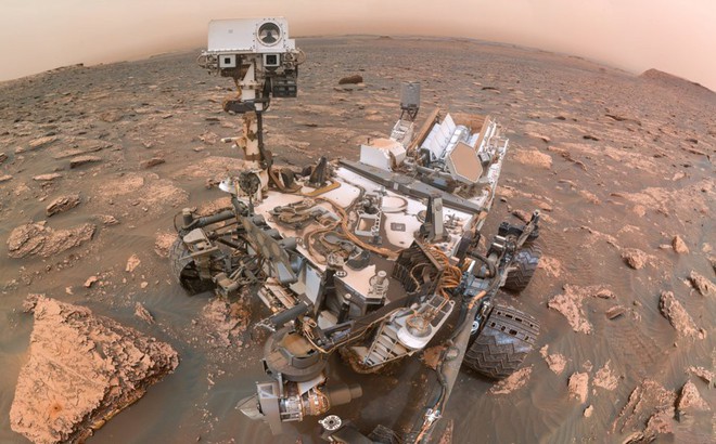Robot tự hành Curiosity hạ cánh trên Sao Hỏa.