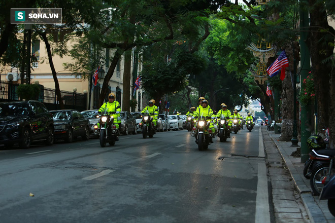Công an Hà Nội diễu hành trên nhiều tuyến phố, triển khai xe bọc thép tăng cường an ninh - Ảnh 12.