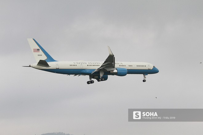 Chuyên cơ dự phòng của tổng thống Trump được C-17 hộ tống tới Đà Nẵng - Ảnh 2.
