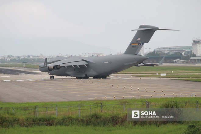 Chuyên cơ dự phòng của tổng thống Trump được C-17 hộ tống tới Đà Nẵng - Ảnh 4.
