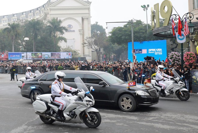 Đoàn xe chủ tịch Triều Tiên Kim Jong Un về đến khách sạn Melia, Hà Nội - Ảnh 4.