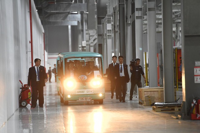 [ẢNH] Trợ lý kinh tế thân cận nhất của ông Kim Jong Un cười rạng rỡ khi đến thăm nhà máy Vinfast - Ảnh 5.
