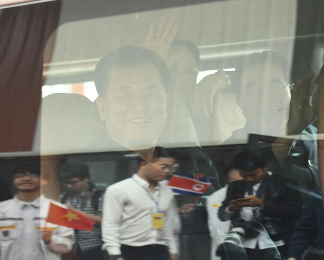 [ẢNH] Trợ lý kinh tế thân cận nhất của ông Kim Jong Un cười rạng rỡ khi đến thăm nhà máy Vinfast - Ảnh 6.