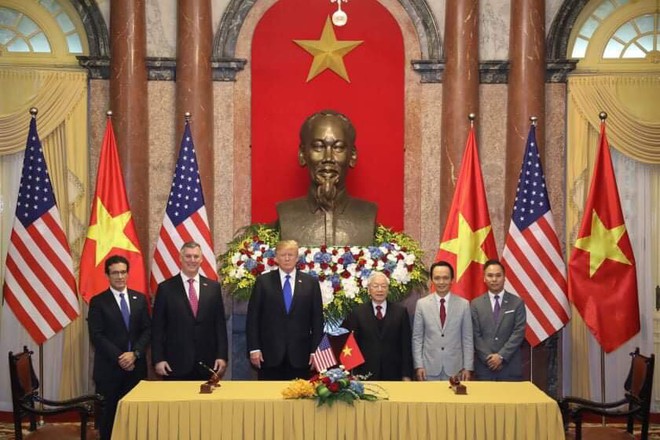 [NÓNG] Rời Phủ Chủ tịch, Tổng thống Trump tiếp tục dự bữa trưa làm việc cùng Thủ tướng Nguyễn Xuân Phúc - Ảnh 9.