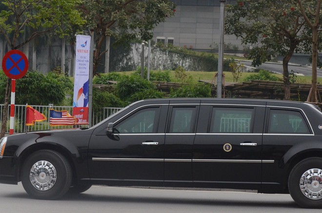 Siêu xe Quái thú đưa TT Trump tới Phủ Chủ tịch để gặp gỡ Tổng Bí thư, Chủ tịch nước Nguyễn Phú Trọng - Ảnh 6.