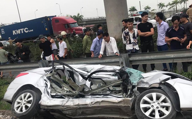 Vụ tai nạn đường sắt ở Hải Dương: Ô tô đang đi đám cưới về, 2 người đã tử vong Vụ tai nạn đường sắt ở Hải Dương: Ô tô đang đi đám cưới về, 2 người đã tử vong