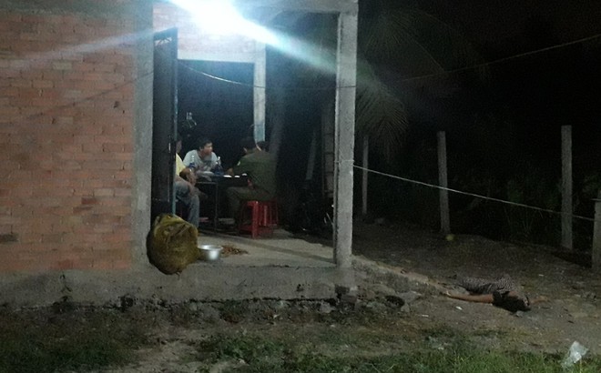 Nghi án "phi công" đâm chết người tình ở miền Tây trong đêm: Bắt thêm một nghi phạm không ngờ Nghi án "phi công" đâm chết người tình ở miền Tây trong đêm: Bắt thêm một nghi phạm không ngờ