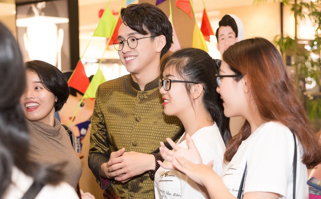 Quang Báº£o thu hÃºt sá»± chÃº Ã½ khi diá»n trang phá»¥c ThÃ¡i Lan