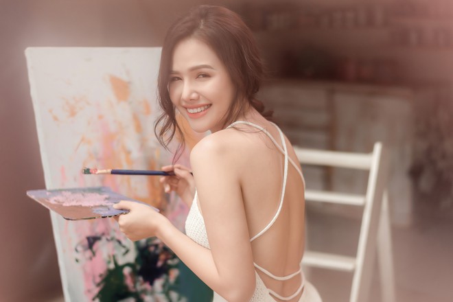 Phanh Lee khoe lưng trần gợi cảm, hoá thân nàng họa sĩ xinh đẹp - Ảnh 8.