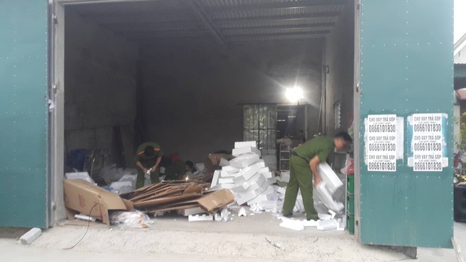 Vụ bắt giữ gần 1 tấn ma túy đá ở Nghệ An: Từ đống rác ven đường đến nhà kho toàn loa thùng - Ảnh 7.