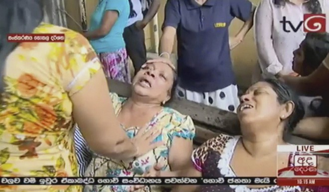 Lễ Phục sinh đẫm máu: Hơn 200 người thiệt mạng, đánh bom tiếp diễn, Sri Lanka áp giờ giới nghiêm - Ảnh 7.