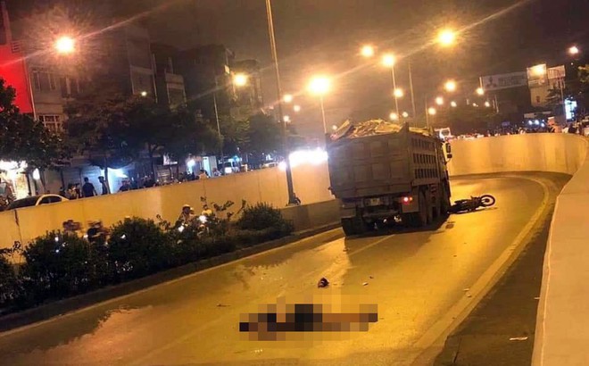 HÃ  Ná»i: Nam thanh niÃªn Äi xe mÃ¡y bá» xe ben cÃ¡n tá»­ vong dÆ°á»i háº§m chui Kim LiÃªn