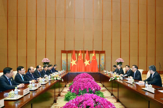 Thủ tướng Nguyễn Xuân Phúc hội đàm với Thủ tướng Trung Quốc Lý Khắc Cường - Ảnh 1.