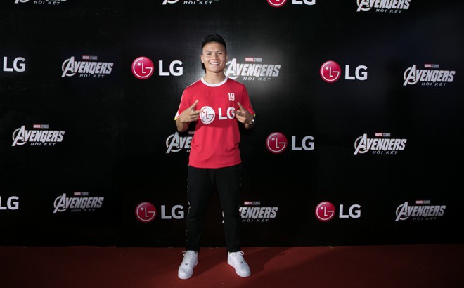 Quang Hải "gây bão" thảm đỏ khi dự công chiếu "Avengers: Endgame"