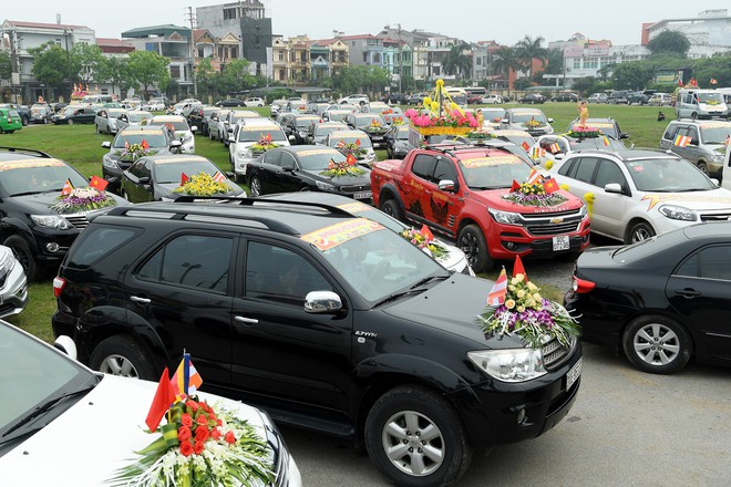 Hơn 400 xe hoa diễu hành rước Phật trước đại lễ Phật Đản Vesak - Ảnh 6.