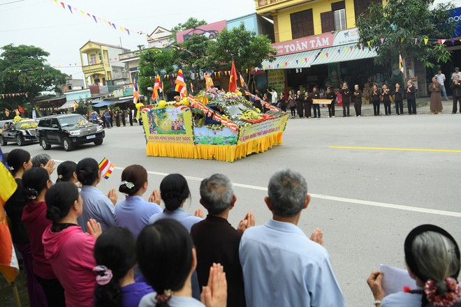Hơn 400 xe hoa diễu hành rước Phật trước đại lễ Phật Đản Vesak - Ảnh 11.