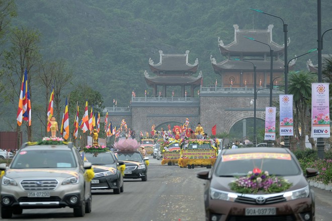 Hơn 400 xe hoa diễu hành rước Phật trước đại lễ Phật Đản Vesak - Ảnh 14.