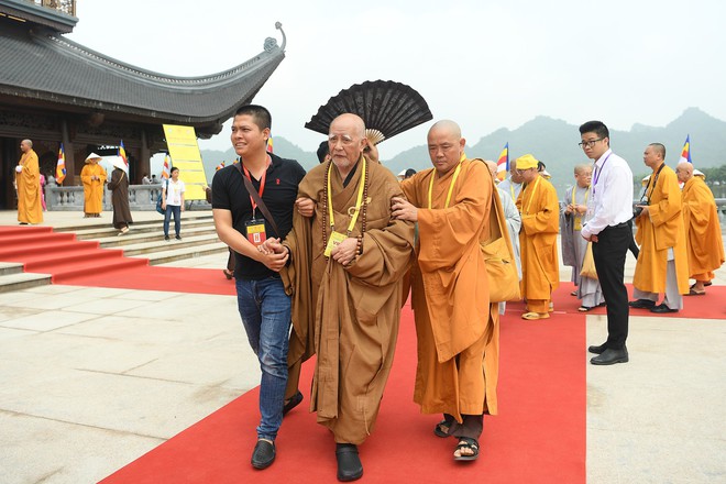 Gần nửa triệu lượt Phật tử và du khách ghé thăm chùa Tam Chúc trong 3 ngày Phật Đản - Ảnh 1.