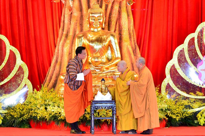Gần nửa triệu lượt Phật tử và du khách ghé thăm chùa Tam Chúc trong 3 ngày Phật Đản - Ảnh 5.