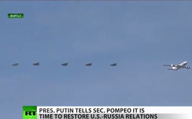 Video: Dàn máy bay chiến đấu hộ tống chuyên cơ của Tổng thống Putin Video: Dàn máy bay chiến đấu hộ tống chuyên cơ của Tổng thống Putin
