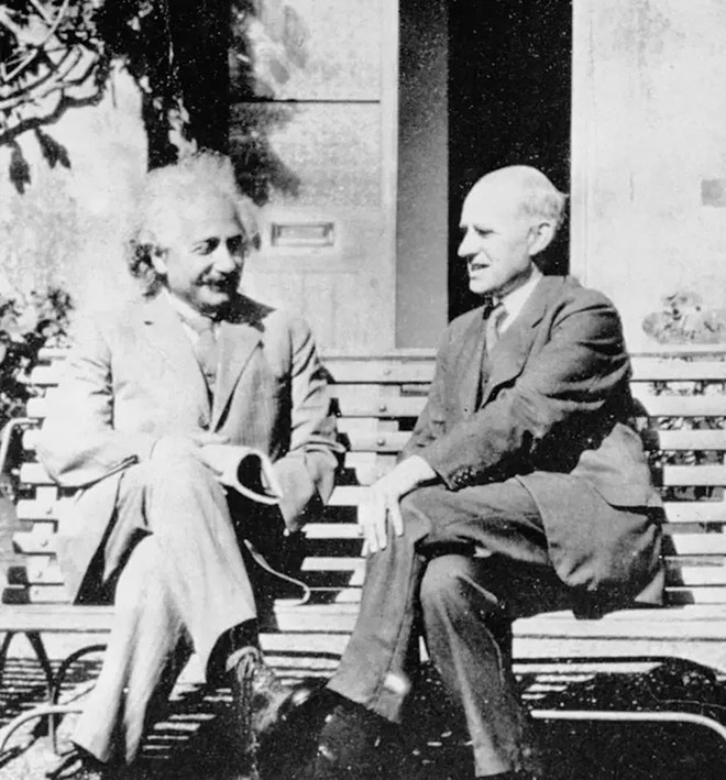 Sự vĩ đại của Einstein: Lật đổ định luật tồn tại 200 năm của Newton - Ảnh 2.