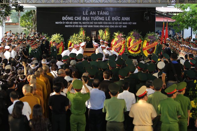 Lễ an táng cố Chủ tịch nước Lê Đức Anh ở TP Hồ Chí Minh - Ảnh 3.
