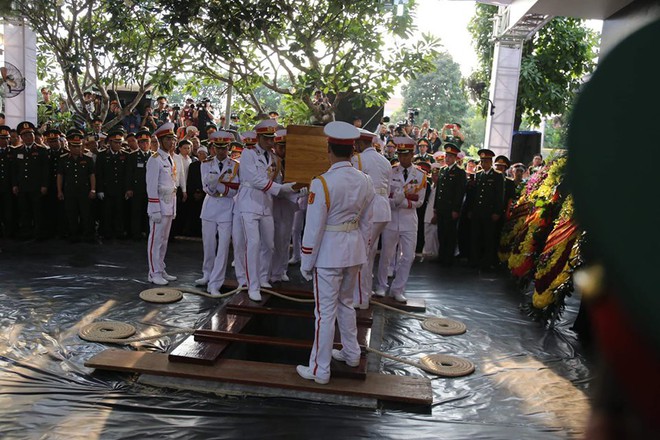 Lễ an táng cố Chủ tịch nước Lê Đức Anh ở TP Hồ Chí Minh - Ảnh 4.