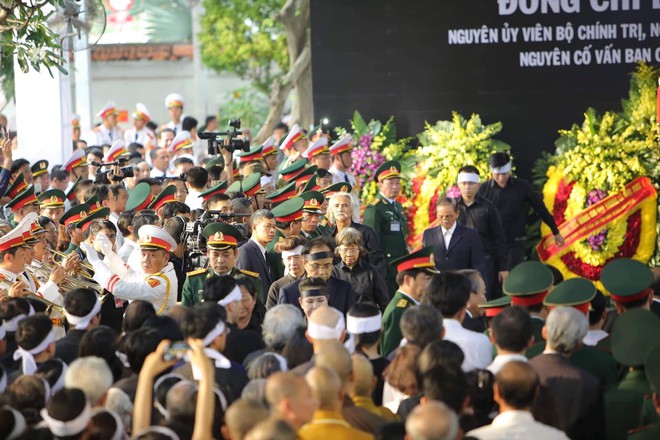Lễ an táng cố Chủ tịch nước Lê Đức Anh ở TP Hồ Chí Minh - Ảnh 15.